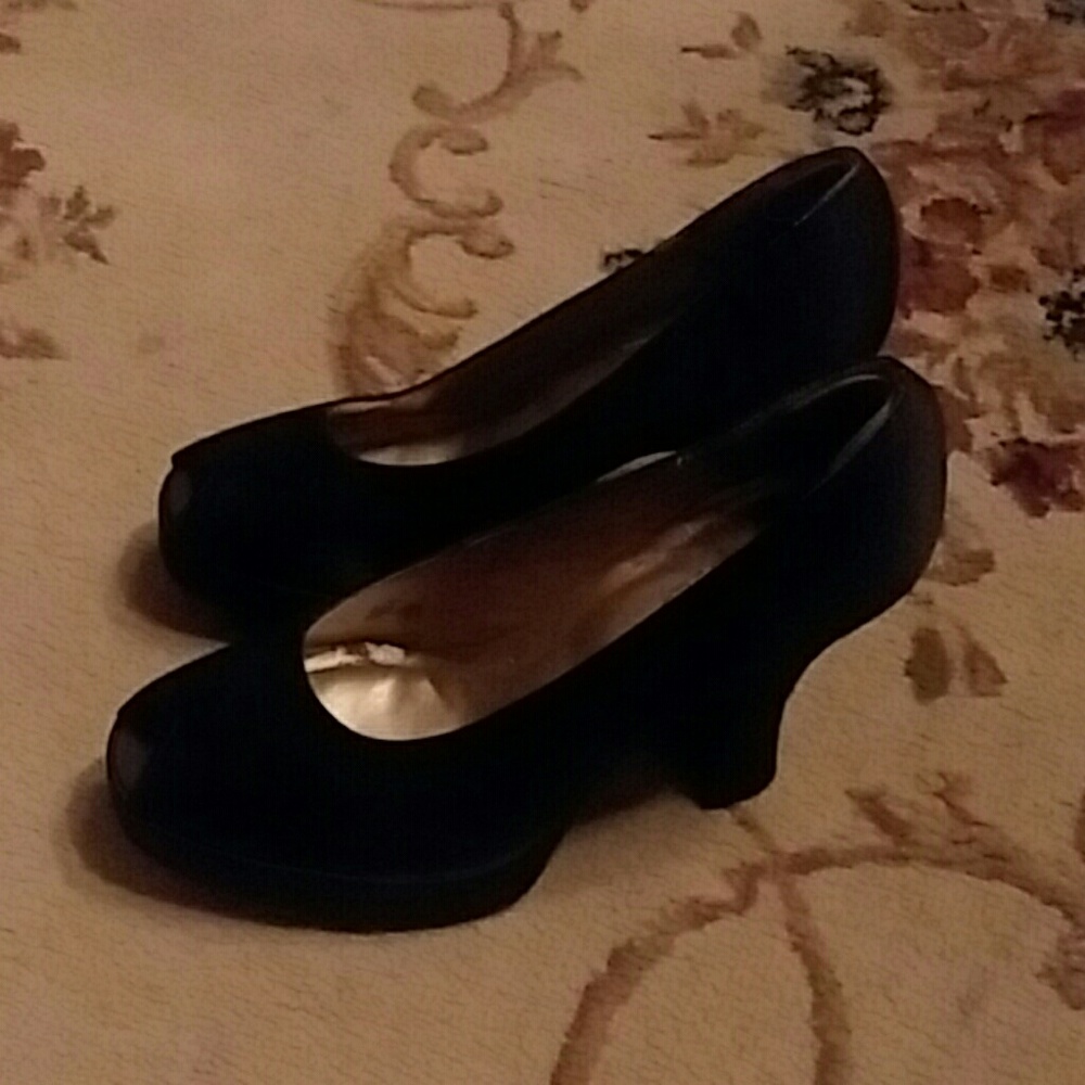 Dress shoes